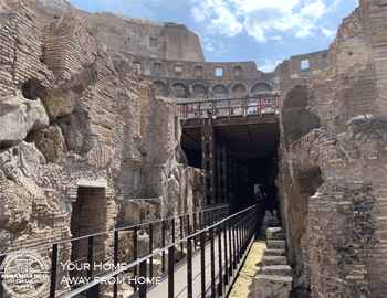 Tầng-hầm-Colosseo-chụp-nhìn-lên-sàn-bàn-nguyêt-trắng-ở-trên