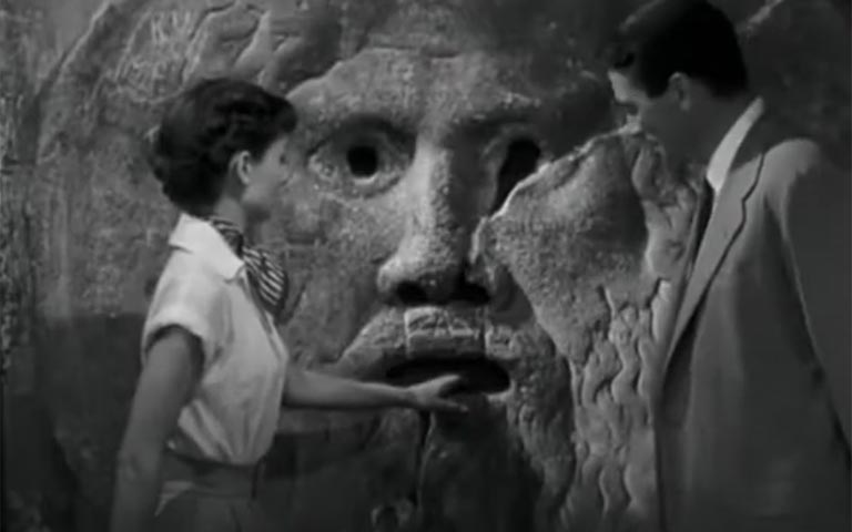 Cảnh trước Miệng Sự Thật của phim Kì nghỉ ở Roma 1953