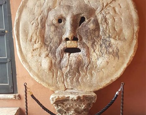 “Miệng Sự Thật” cắn đứt tay kẻ nói dối