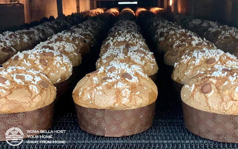 Bánh Panettone nhãn hiệu Racca nổi tiếng của Torino, phải đặt trước vì hết rất nhanh