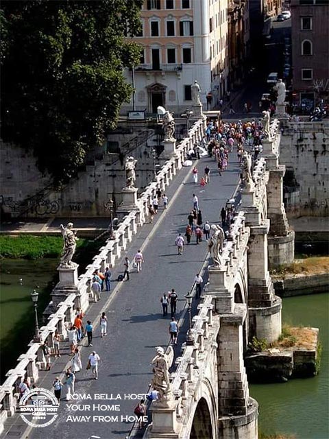 Cây cầu Thiên Thần nhìn từ phía trên lâu đài Thiên thần nhìn xuống