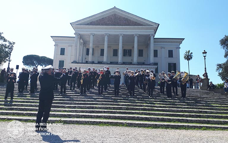 Casino Nobile với đoàn biểu diễn của Quân đội phía trước 