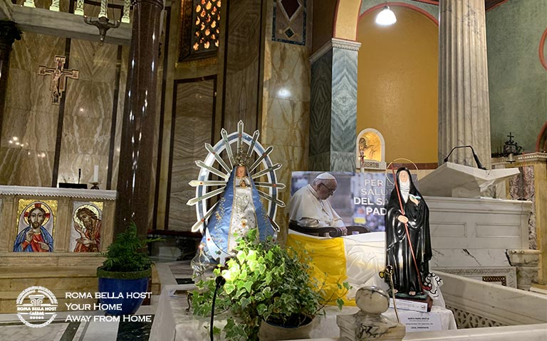 Chi tiết trong Nhà thờ Đức mẹ sầu bi