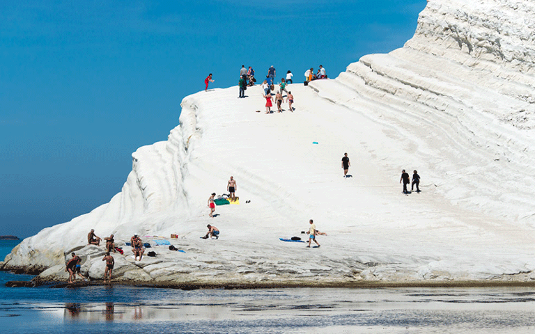 Để tham quan Scala dei Turchi cần đặt mua vé online