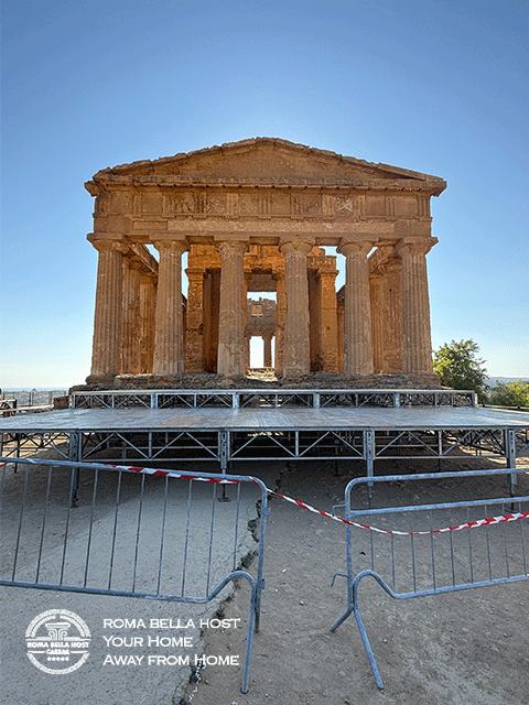 Đền Concorida tháng 8-2025, đang được bảo dưỡng