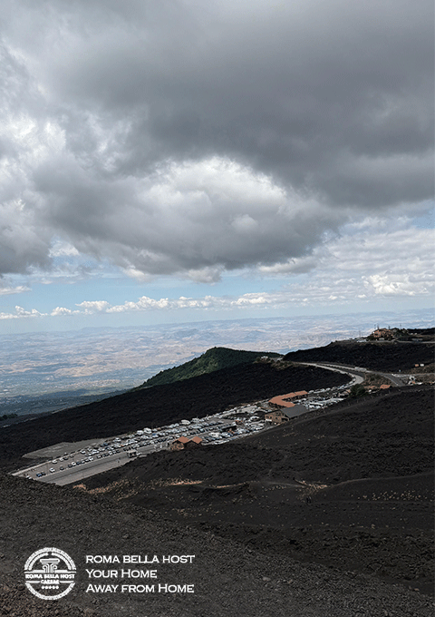 Núi lửa Etna thu hút rất nhiều khách tham quan