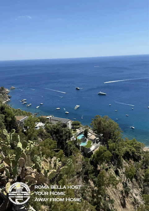 Từ trên thị trấn Taormina nhìn xuống biển, thời gian như ngừng trôi, đẹp tới nín thở