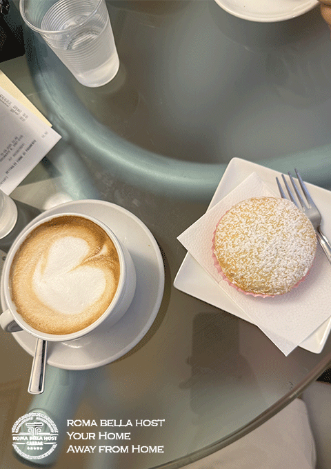 Thưởng thức li cappucino và món bánh bocconotto điển hình của Lanciano