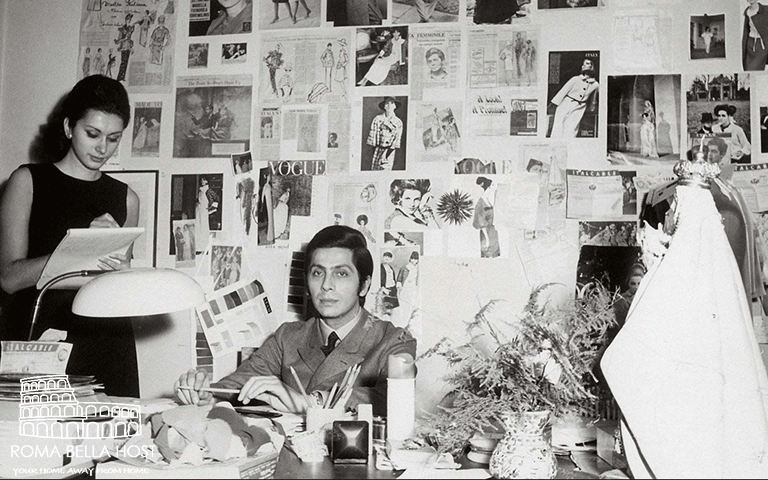 Valentino làm việc trong giới thời trang khi còn rất trẻ