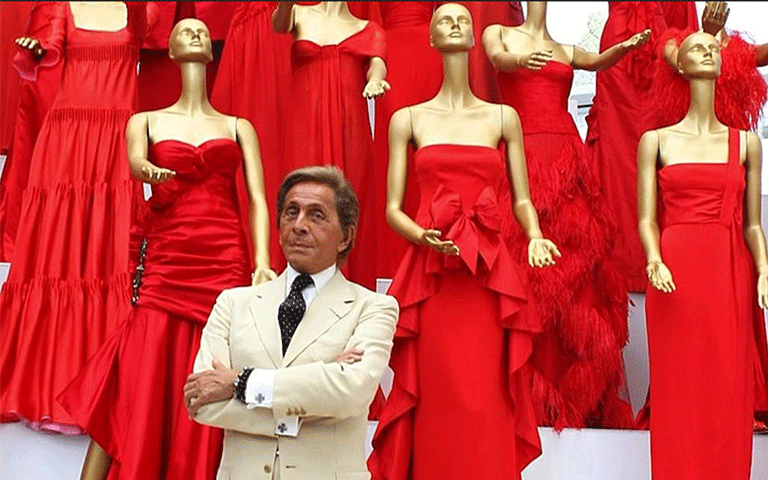 Valentino và màu đỏ Valentino đặc trưng