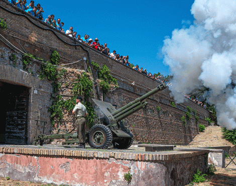 Dự xem bắn súng thần công ở Roma